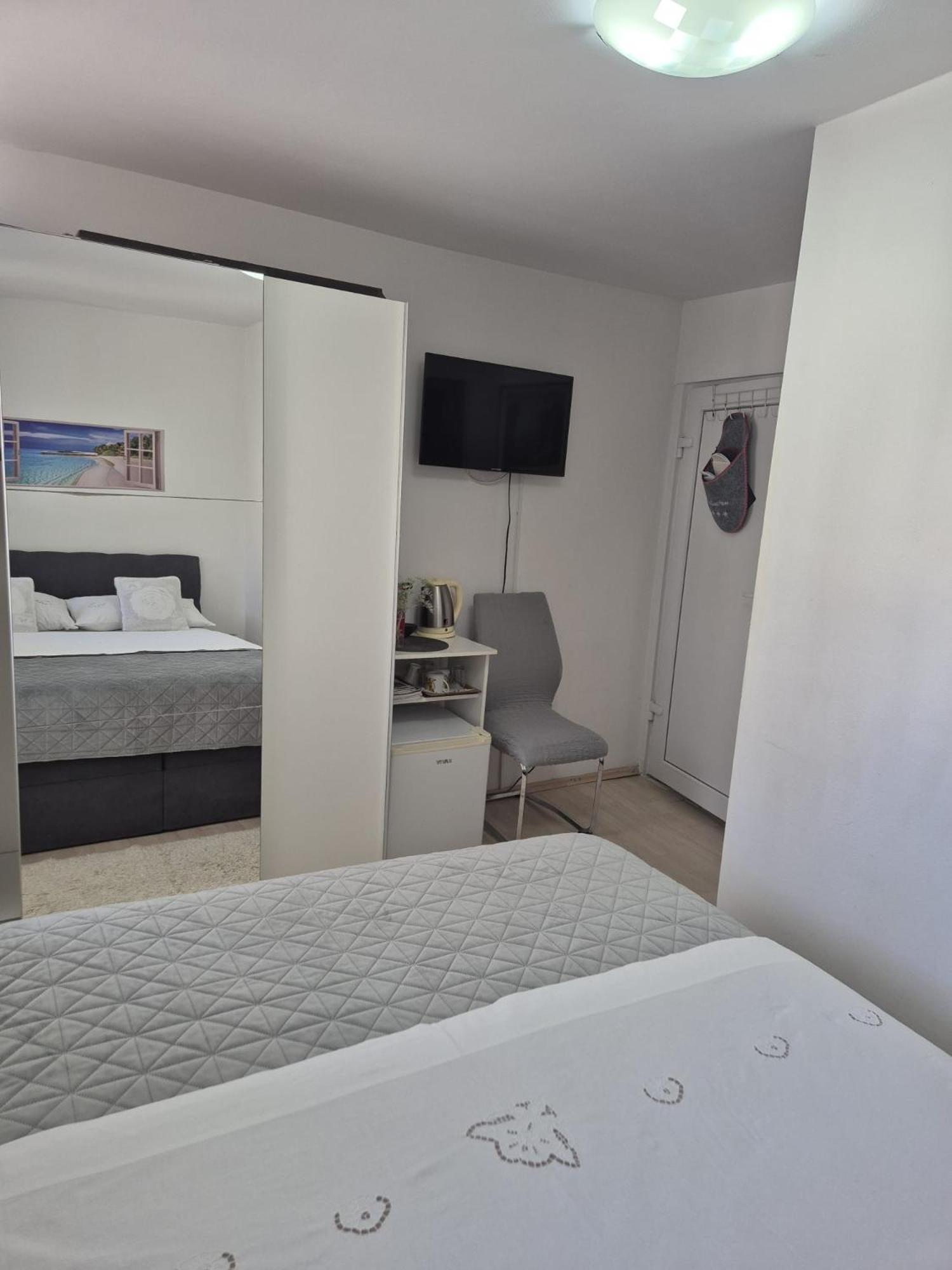 Room Near The Center Σπλιτ Εξωτερικό φωτογραφία
