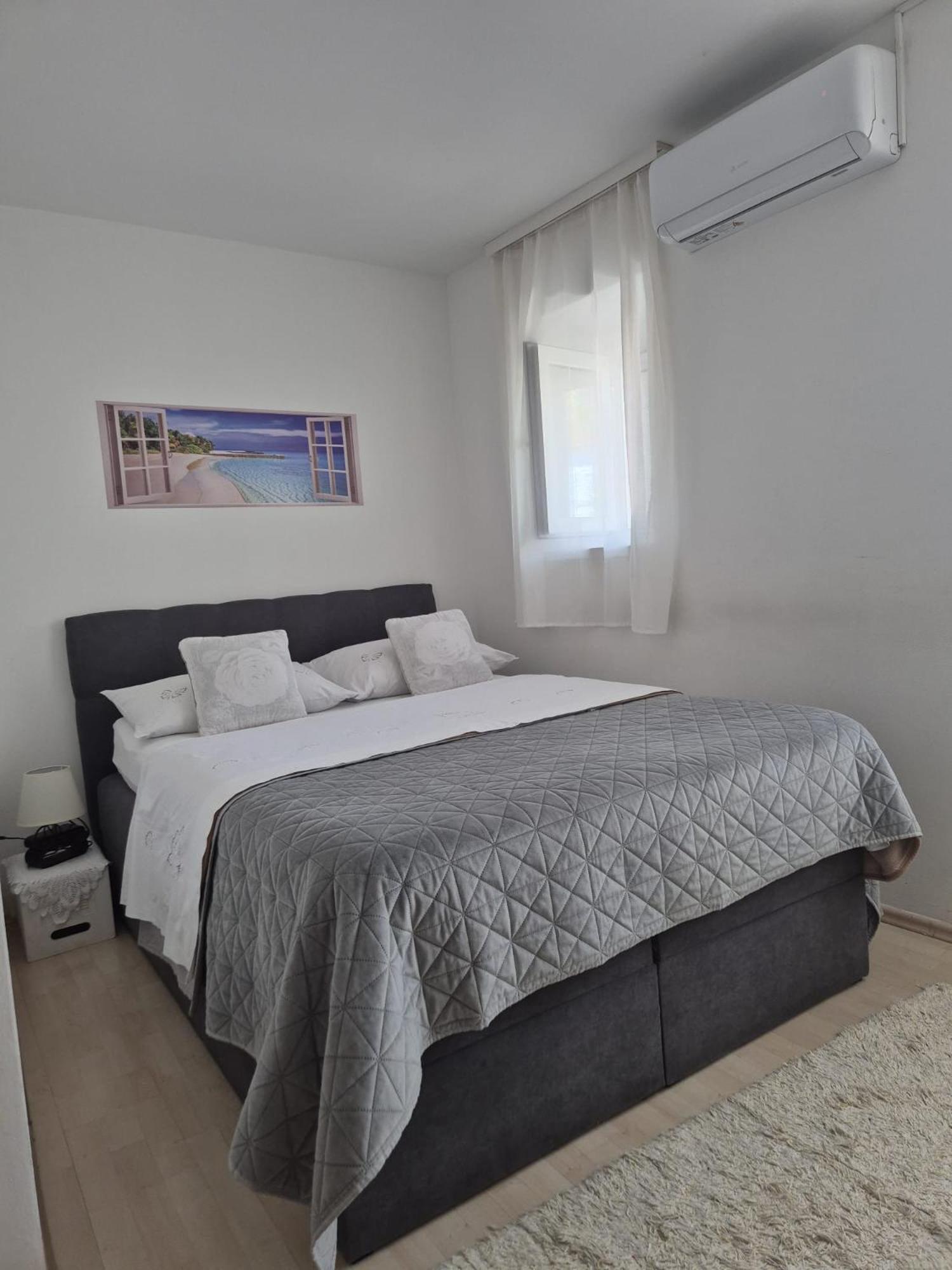 Room Near The Center Σπλιτ Εξωτερικό φωτογραφία