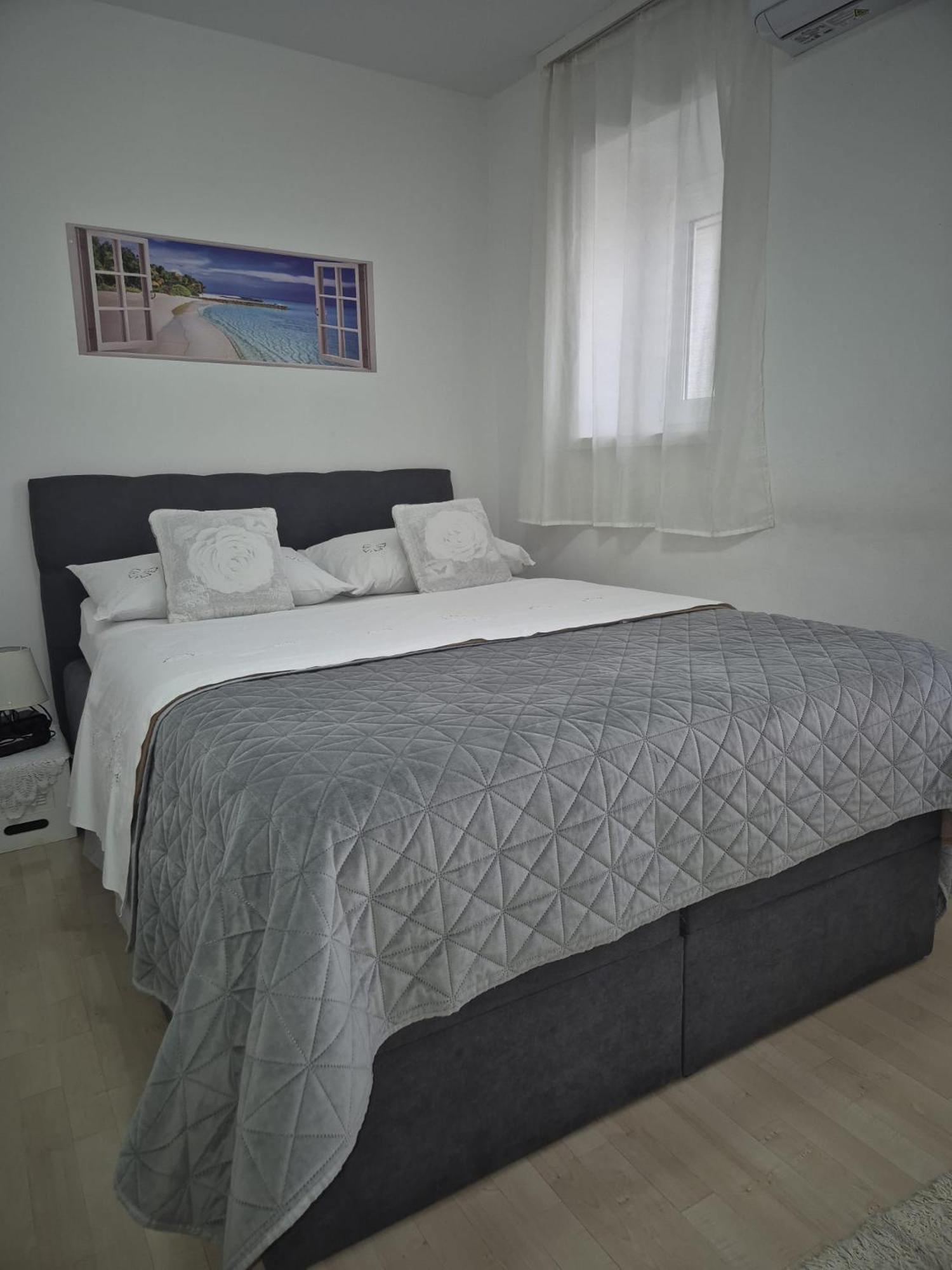 Room Near The Center Σπλιτ Εξωτερικό φωτογραφία