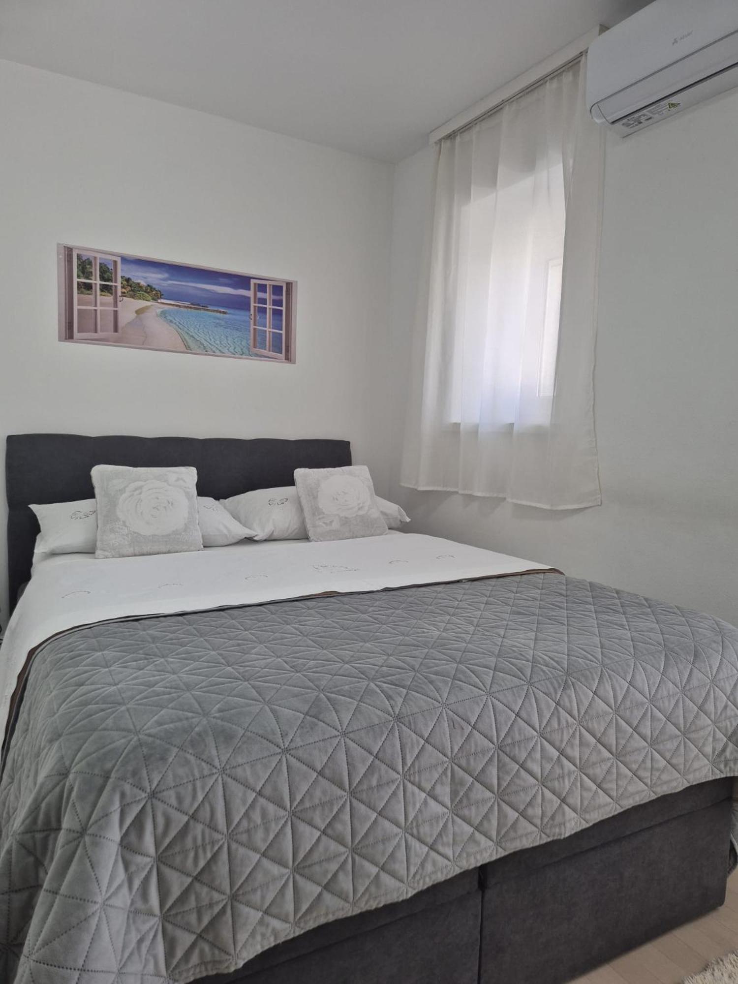 Room Near The Center Σπλιτ Εξωτερικό φωτογραφία