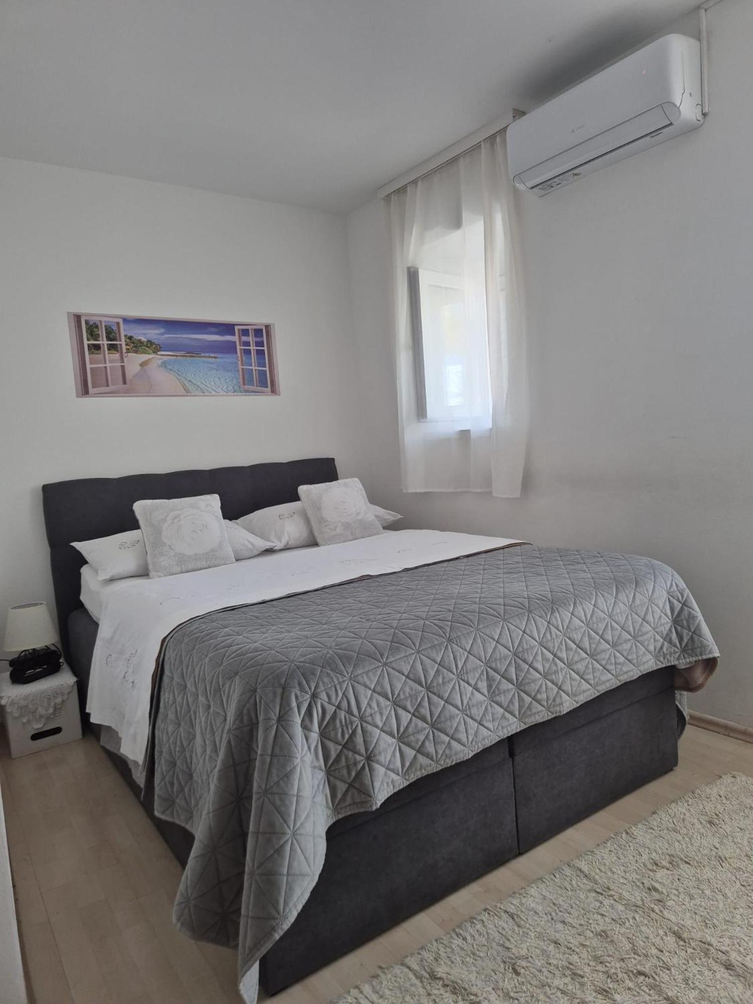 Room Near The Center Σπλιτ Εξωτερικό φωτογραφία