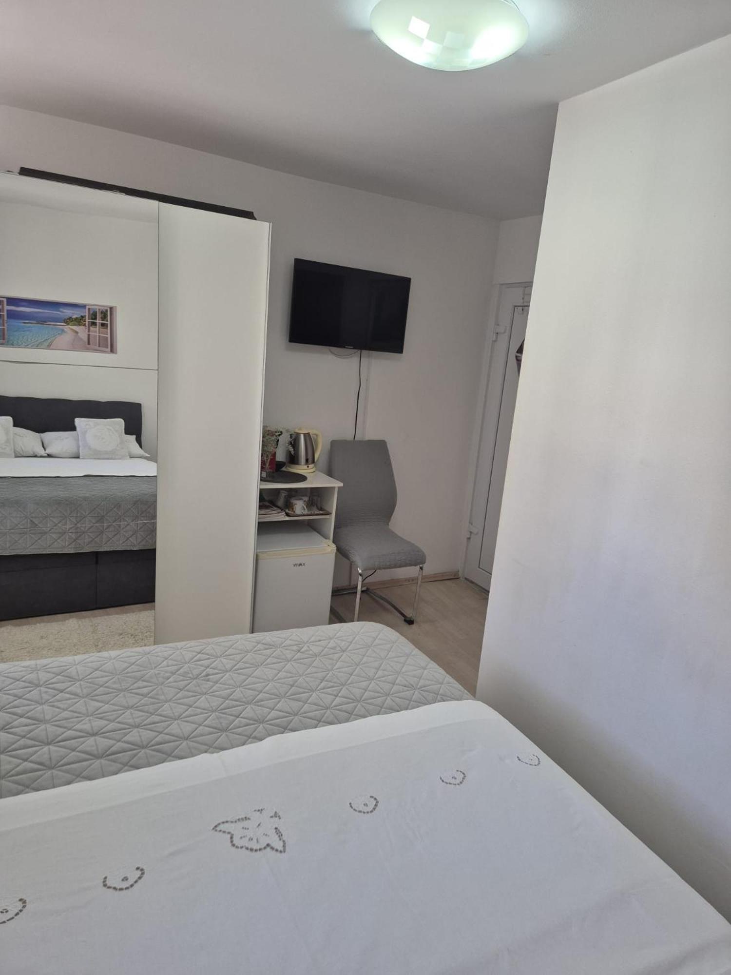 Room Near The Center Σπλιτ Εξωτερικό φωτογραφία