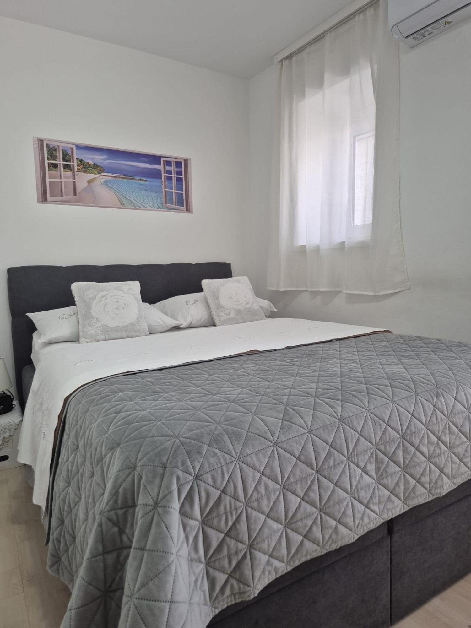 Room Near The Center Σπλιτ Εξωτερικό φωτογραφία